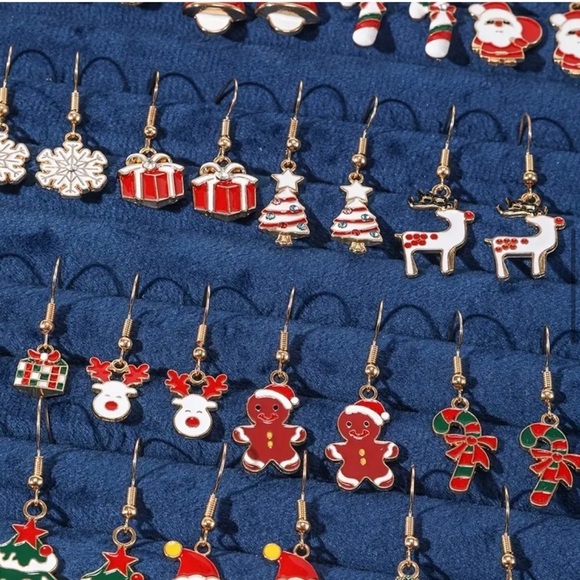 ⭐️ 5 for $25 Holiday Festive Christmas Candy Cane Earrings Gold Tone - Picture 6 of 8